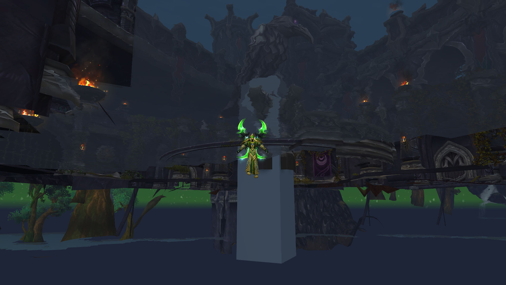 Au Bastion du Freux, la statue au milieu de l'arène.