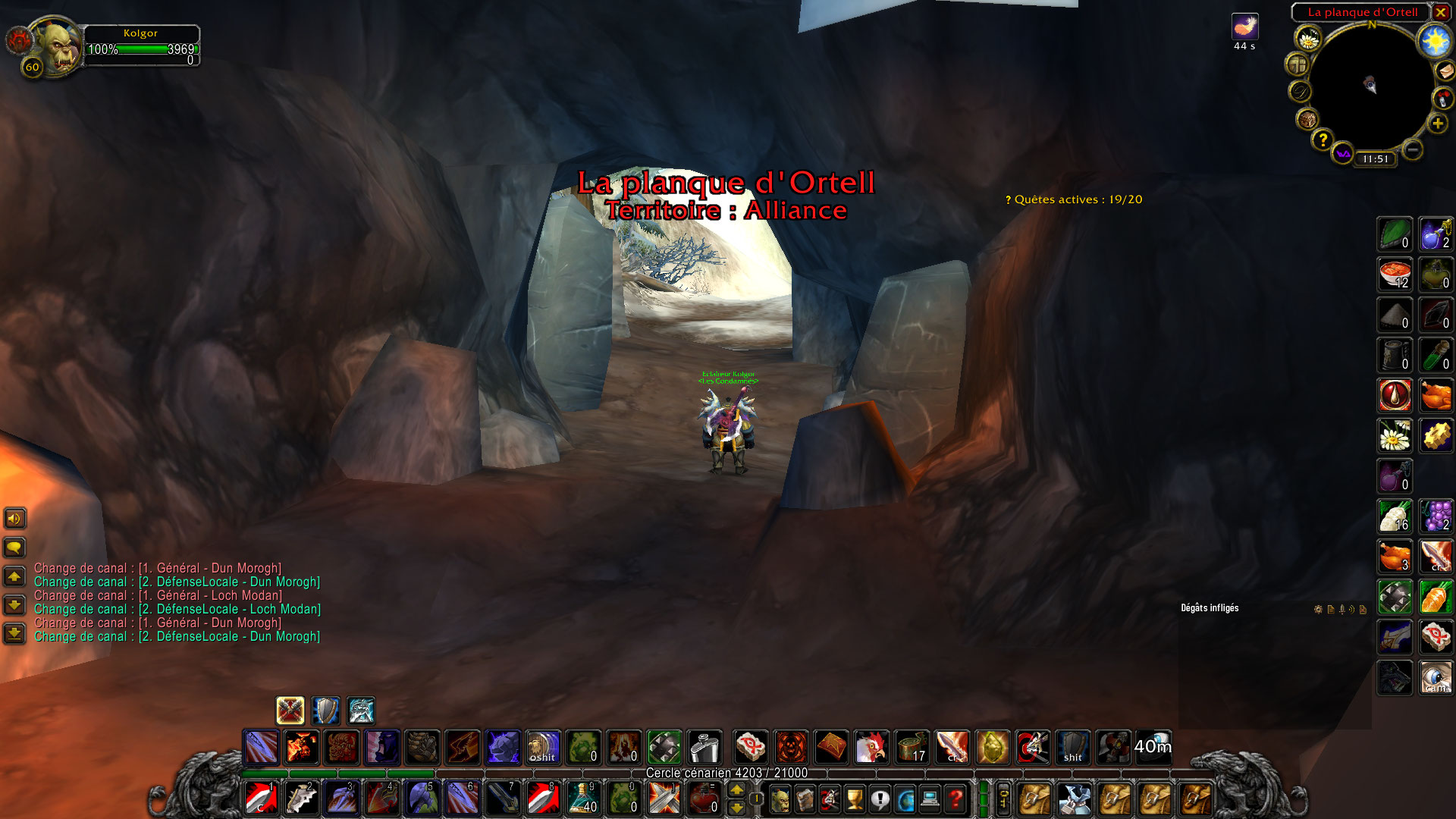La grotte à l'est de Dun Morogh - C'est l'une des rares photo prise avec l'interface car cela permet de voir que, contrairement à sa version Vanilla, la grotte fait désormais partie du territoire de l'alliance et non de Silithus à proprement parler, dommage...